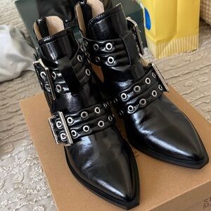 Steve Madden Black Buckle Ankle Boots - Size 7